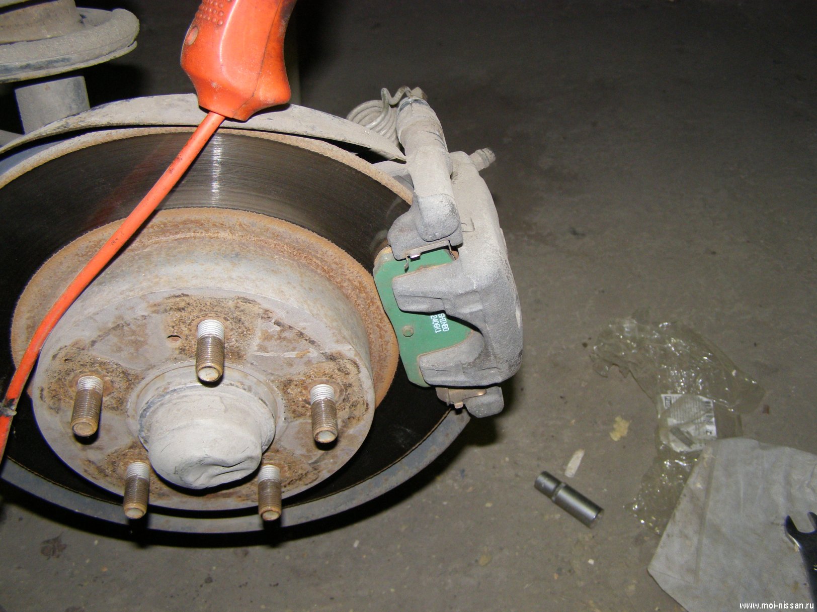 Замена задних колодок барабанного тормозного механизма. » Nissan Sylphy Club